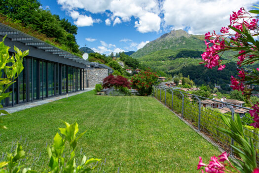 Prestigioso appartamento panoramico a Menaggio – piscina e solarium
