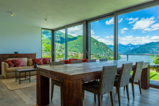 Prestigioso appartamento panoramico a Menaggio – piscina e solarium