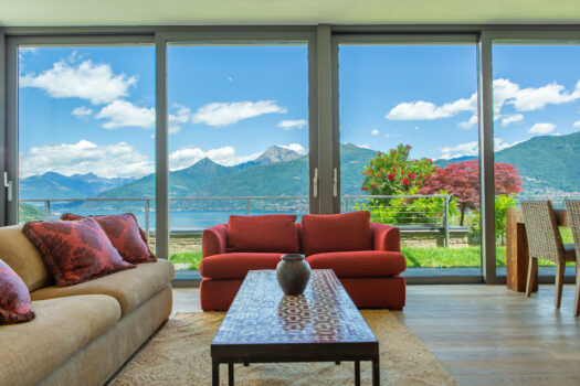 Prestigioso appartamento panoramico a Menaggio – piscina e solarium