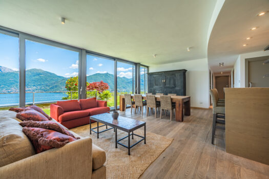 Prestigioso appartamento panoramico a Menaggio – piscina e solarium