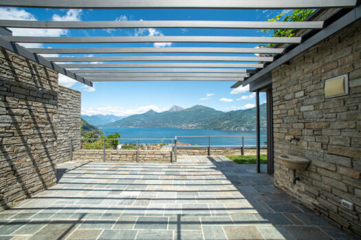 Prestigioso appartamento panoramico a Menaggio – piscina e solarium