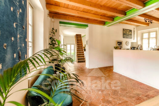Casa di lago con giardino a Torno