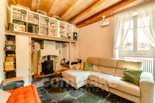 Casa di lago con giardino a Torno