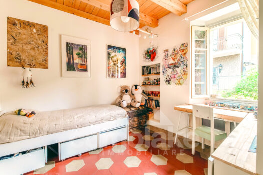 Casa di lago con giardino a Torno