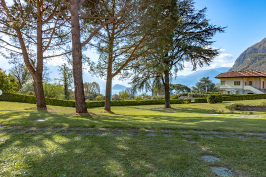 Menaggio – Due monolocali con vista lago in residence con parco secolare