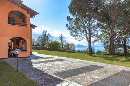 Menaggio – Due monolocali con vista lago in residence con parco secolare