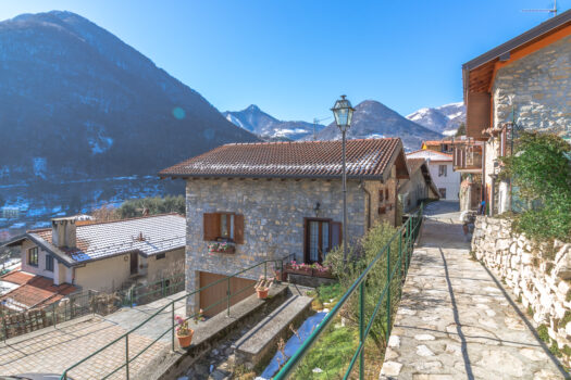 Casa indipendente con vista lago ad Argegno
