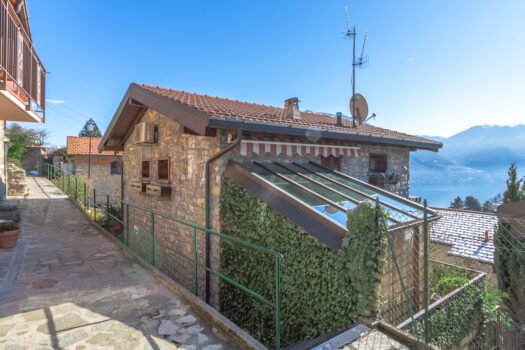 Casa indipendente con vista lago ad Argegno