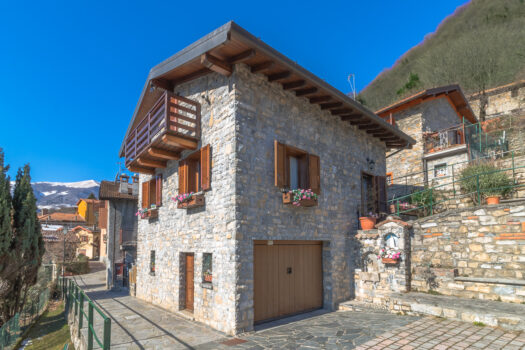 Casa indipendente con vista lago ad Argegno