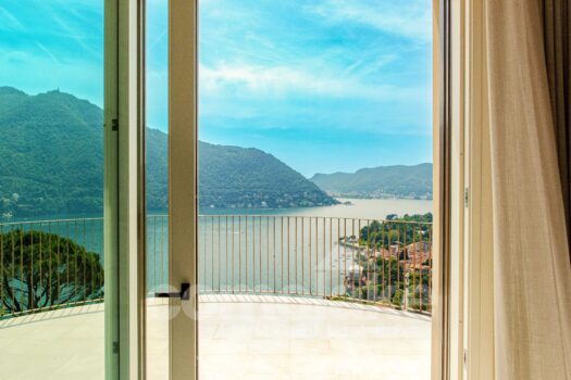 Appartamento esclusivo in villa d’epoca con terrazza vista lago a Cernobbio