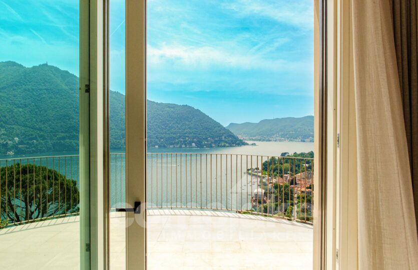 Appartamento esclusivo in villa d’epoca con terrazza vista lago a Cernobbio