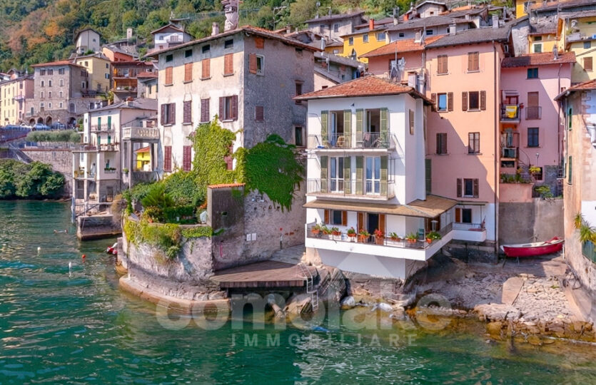 Casa storica direttamente a lago con terrazzo a Laglio