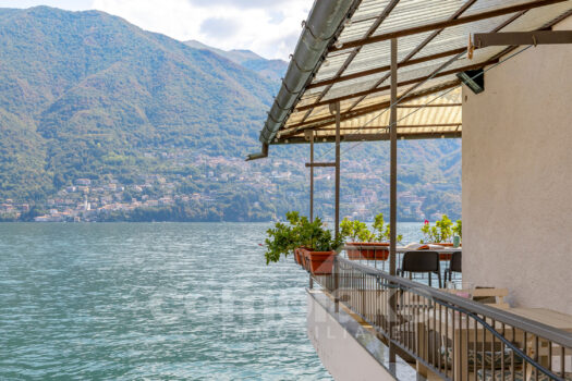 Casa storica direttamente a lago con terrazzo a Laglio