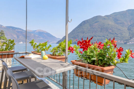 Casa storica direttamente a lago con terrazzo a Laglio