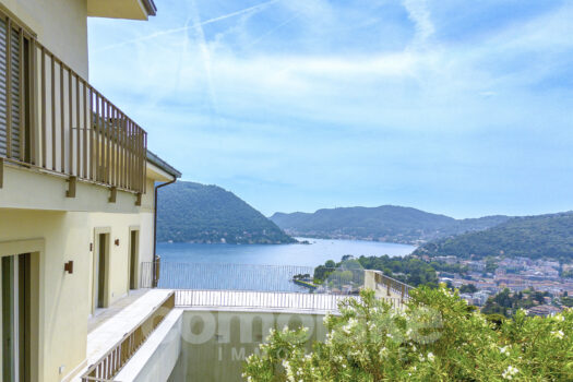 Appartamento esclusivo in villa d’epoca con terrazza vista lago a Cernobbio