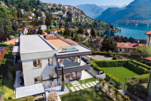 Appartamento moderno in villa con giardino a Cernobbio