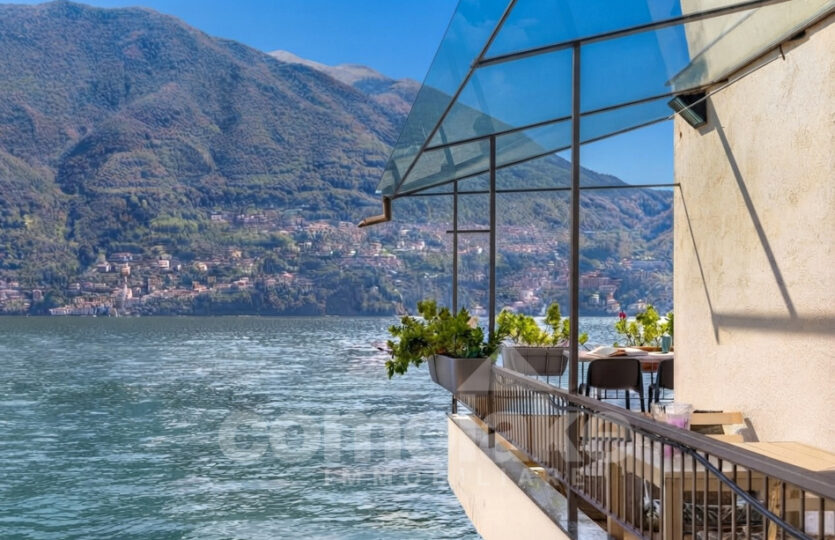 Casa storica direttamente a lago con terrazzo a Laglio