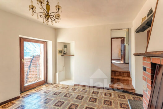 Casa di lago con ampio terrazzo a Brienno