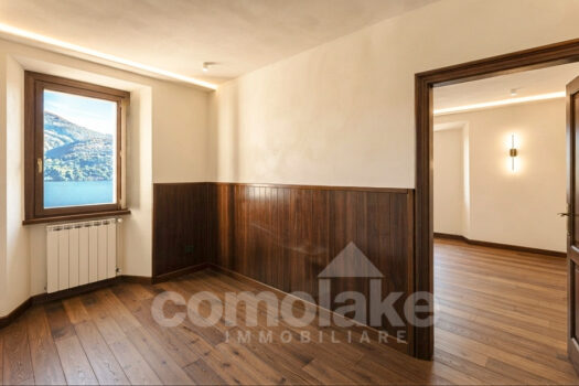Casa di lago con ampio terrazzo a Brienno
