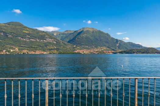 Appartamento con balcone direttamente a lago vicino a Bellagio