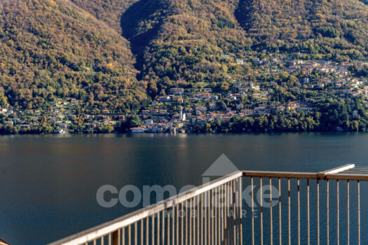 Casa di lago con ampio terrazzo a Brienno