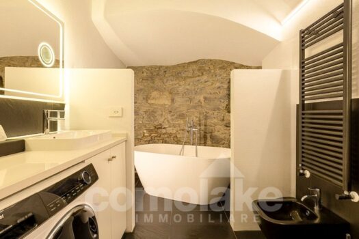 Casa storica direttamente a lago con terrazzo a Laglio