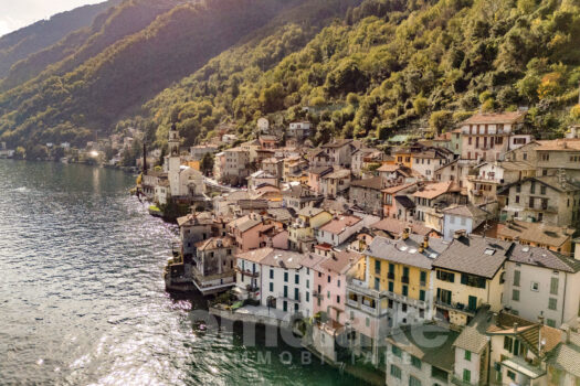 Casa di lago con ampio terrazzo a Brienno