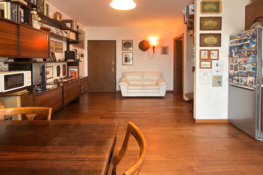 Elegante appartamento con terrazzo e garage a Rovello Porro