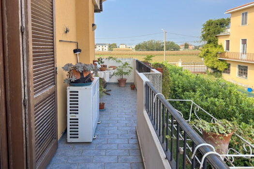 Elegante appartamento con terrazzo e garage a Rovello Porro