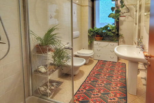 Elegante appartamento con terrazzo e garage a Rovello Porro