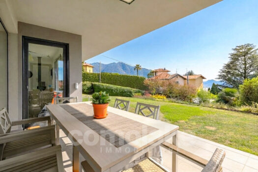 Villa moderna con ampio giardino e vista lago a Cernobbio