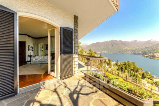 Villa con magnifica vista lago a Moltrasio