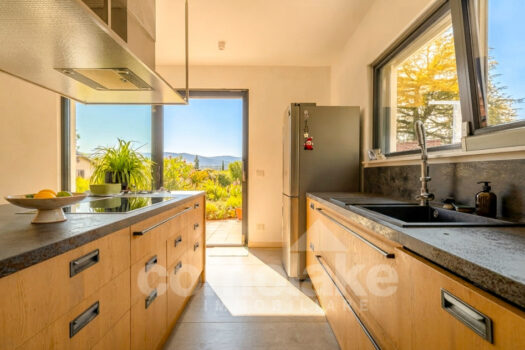 Villa moderna con ampio giardino e vista lago a Cernobbio