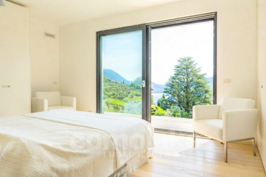 Villa moderna con ampio giardino e vista lago a Cernobbio