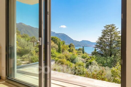 Villa moderna con ampio giardino e vista lago a Cernobbio